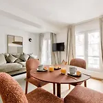 Appartement Design Face Au Musee Grevin