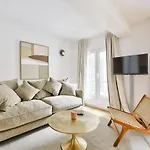 Appartement Design Face Au Musee Grevin